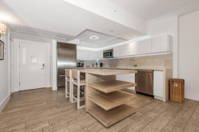 1 Hotel King Suite 1BR 1 5BA